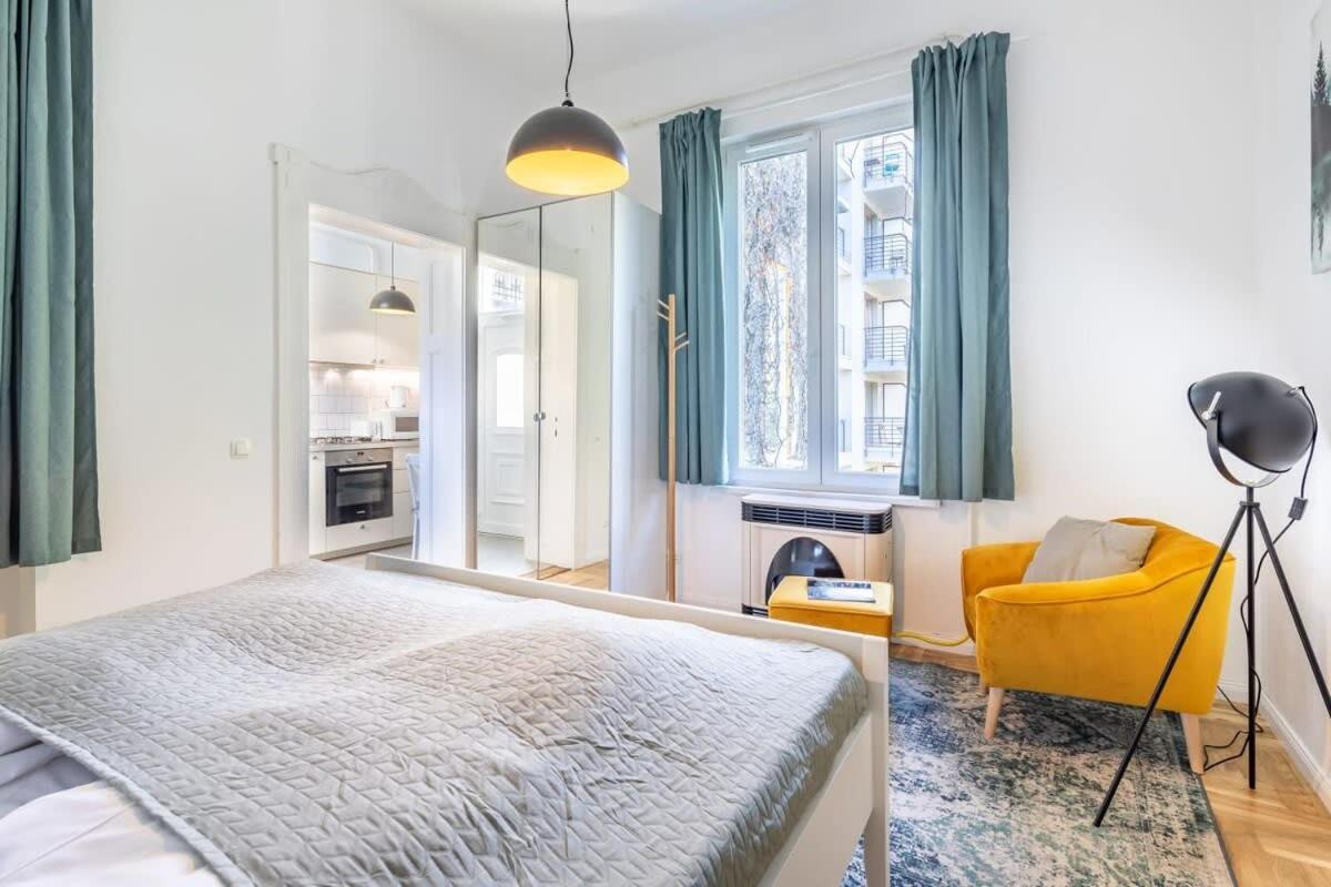 Lovely & Cozy With A C Appartement