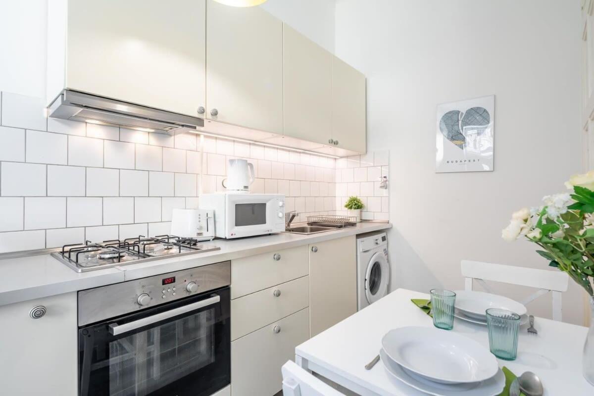 Lovely & Cozy With A C Apartament