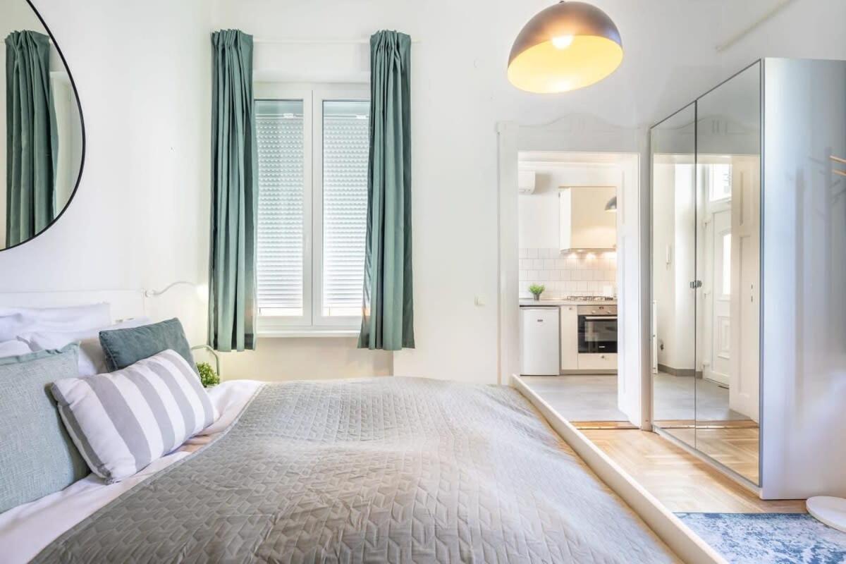 Apartament Lovely & Cozy With A C Budapesta