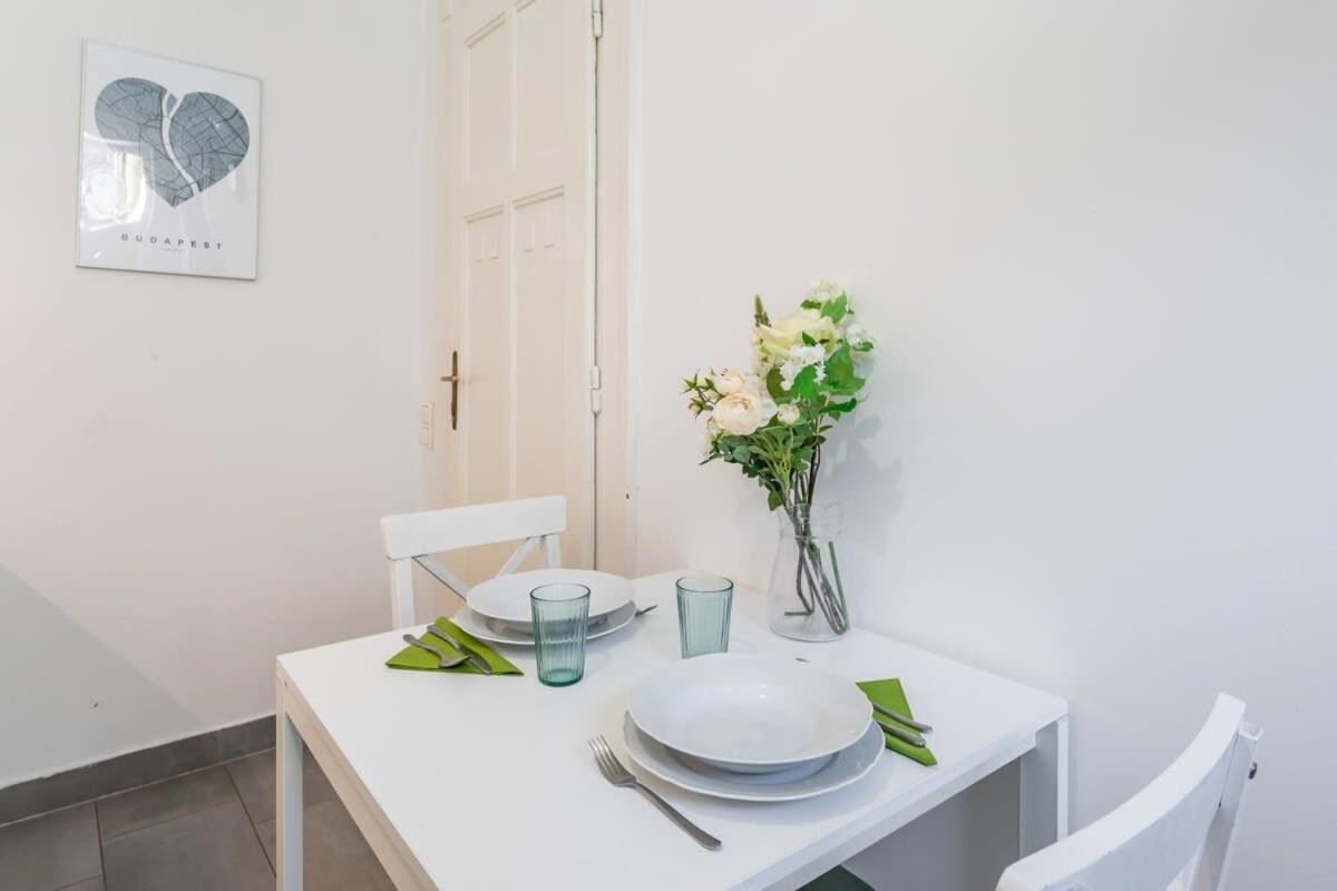 Apartament Lovely & Cozy With A C *